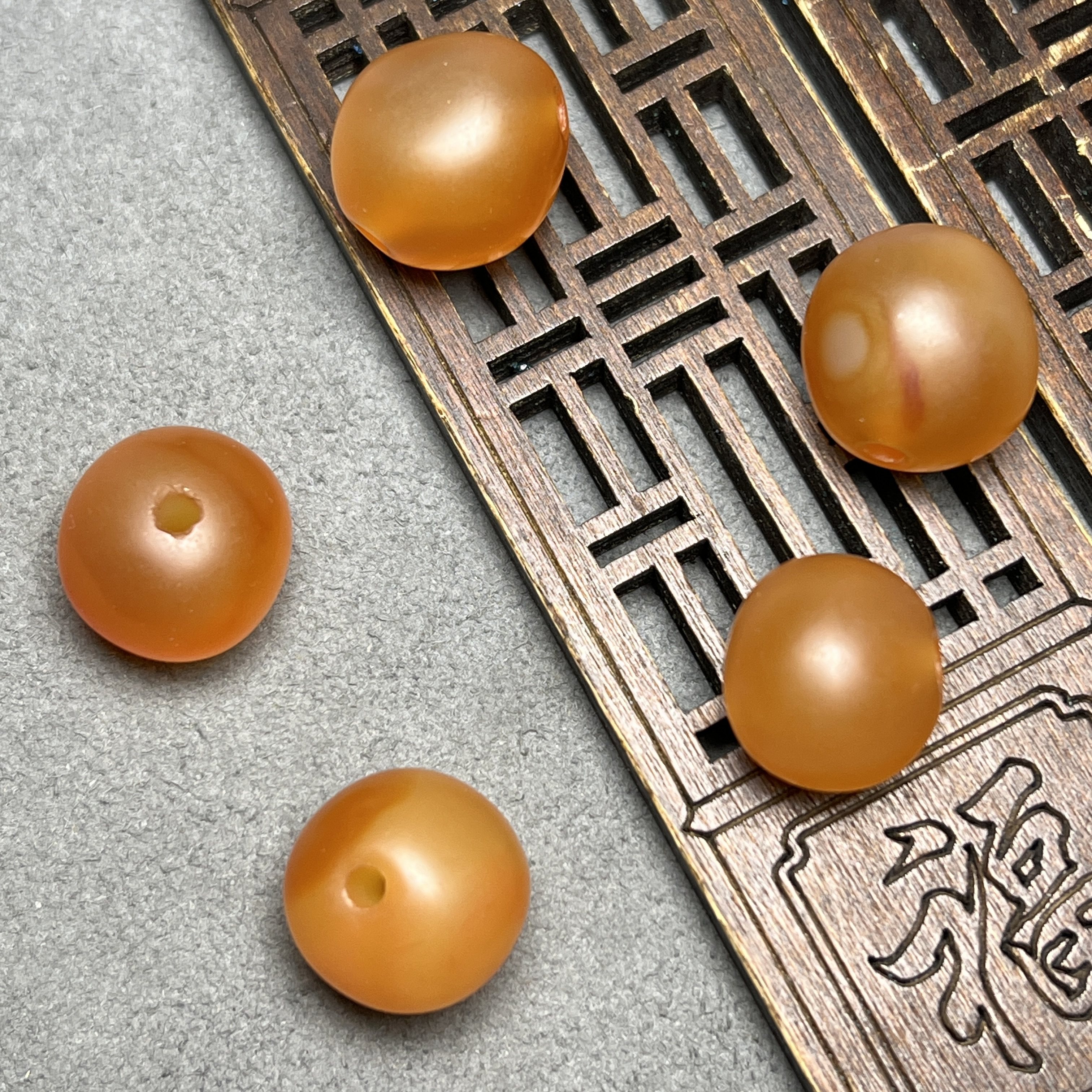 古玩收藏尼泊尔老红玛瑙原色冰飘随型椭圆珠子项链手链配珠单个价