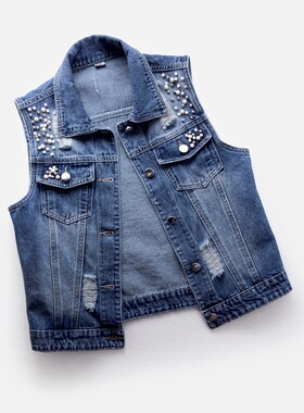 水洗破洞钉珠牛仔马甲Washed, perforated and beaded denim vest