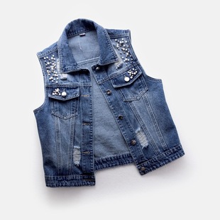 水洗破洞钉珠牛仔马甲Washed, perforated and beaded denim vest