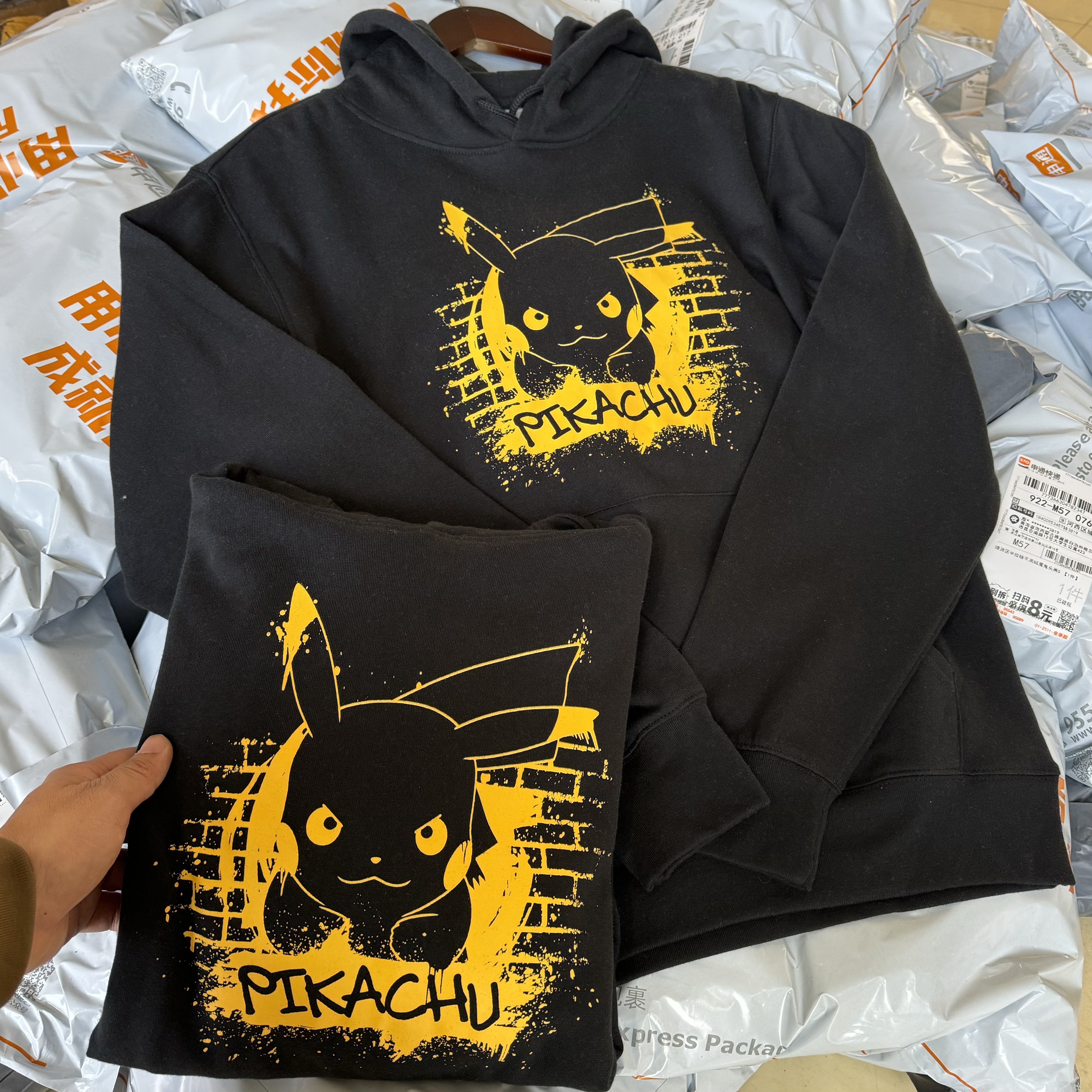 出口单 宠物小精灵 比卡丘周边美式复古男女秋冬薄绒连帽卫衣大码