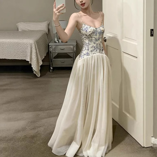 印花吊带连衣裙女春季 法式 Jennie同款 收腰显瘦气质长裙 中古秀场