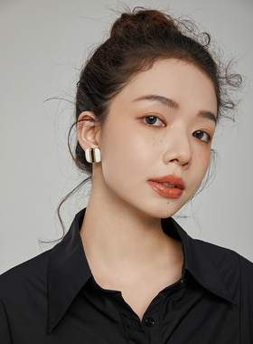 Entnii 玛格丽特 港风复古简约纽扣造型气质百搭撞色设计感耳环