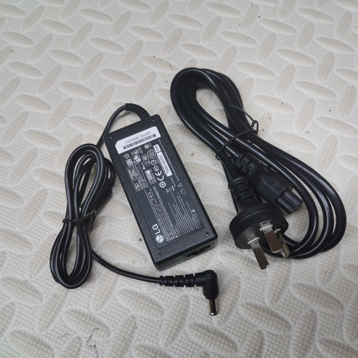 适用于LG充电器19V2.1A/1.7A/1.6A/1.3A电源适配器液晶显示器