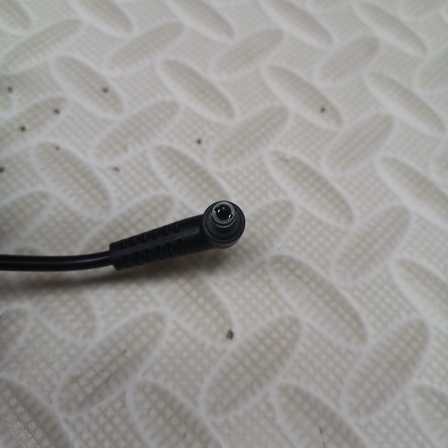 适用华硕液晶显示器变压器充电器线19V1.31a1.58a2.1a电源适配器