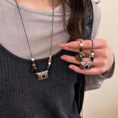 小众设计风毛衣链复古棕色胶片相机项链女美拉德轻奢高级感锁骨链