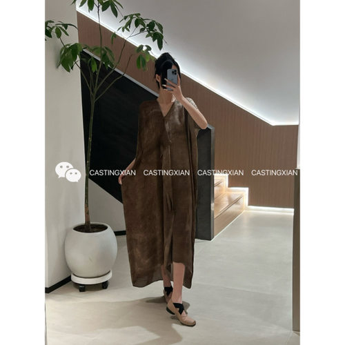 UMA WANG 25春夏 ADDY DRESS V领荷叶边不规则暗纹提花连衣裙