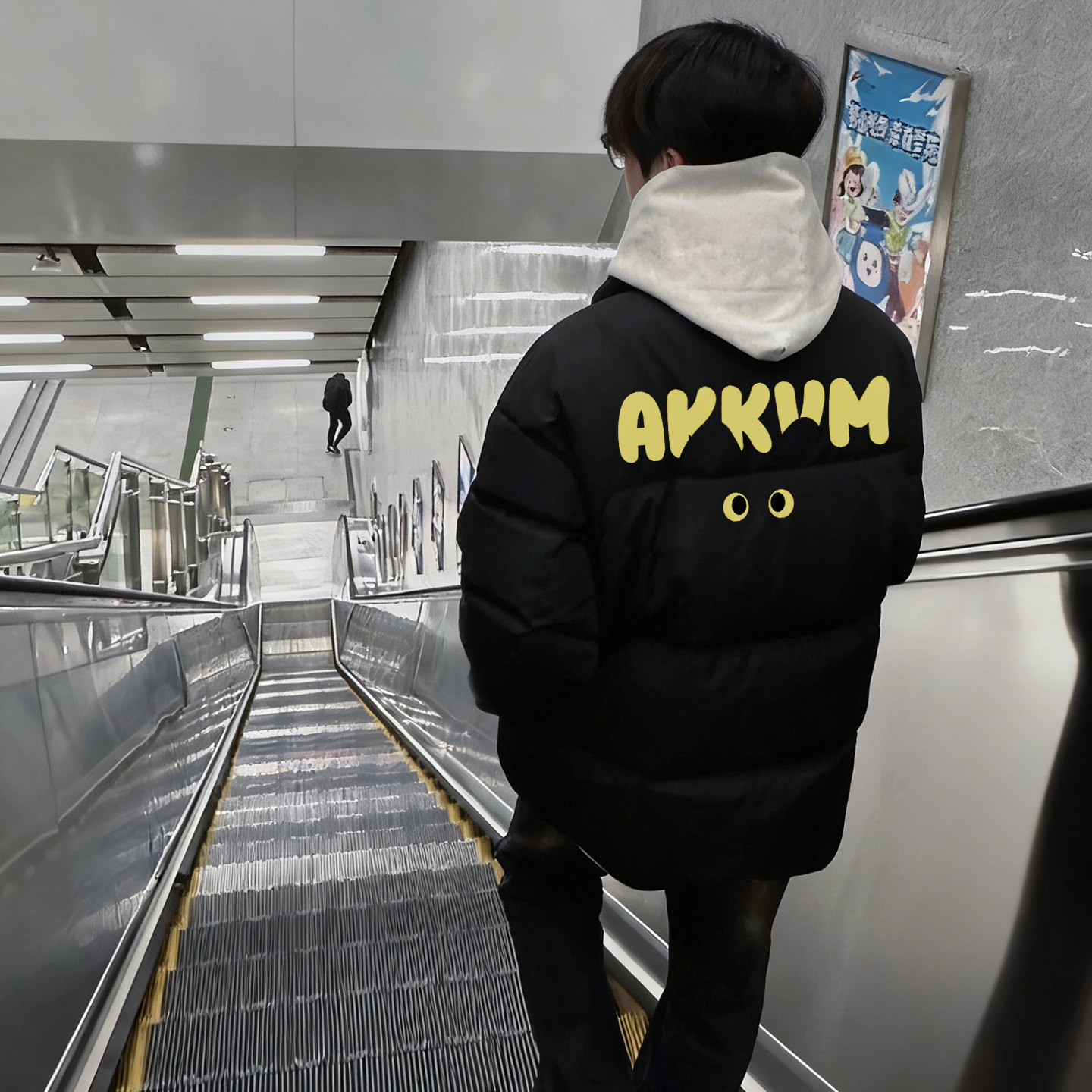 真维斯冬季保暖轻薄白鸭绒羽绒服