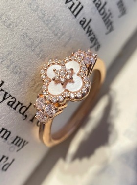 温柔粉贝母四叶花戒指