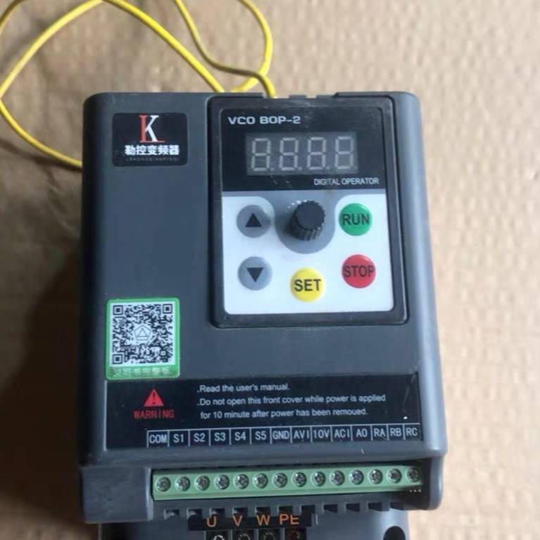 鑫盛达变频器XSD350-2.2G3(2议价 也可为维修！！