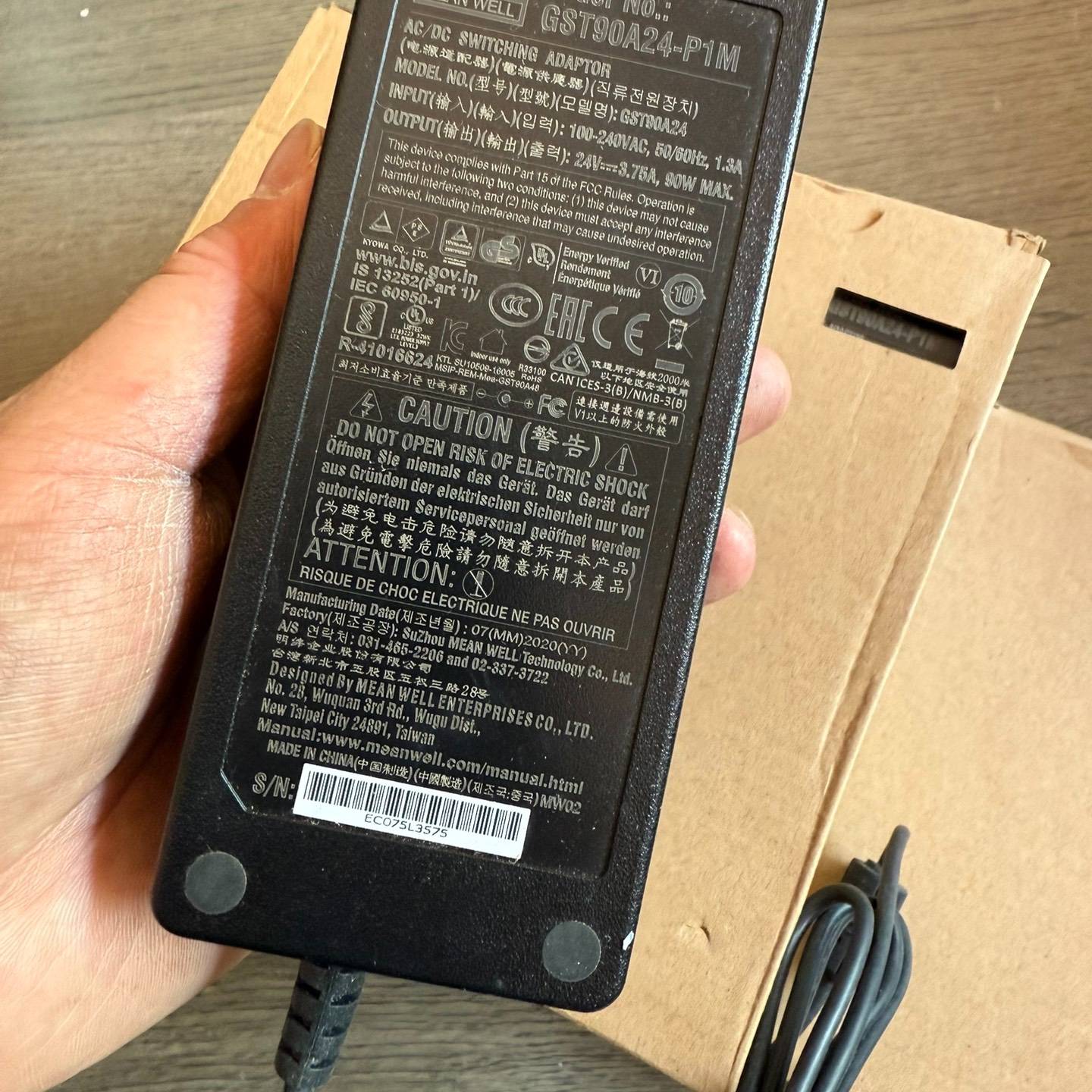 台湾明纬GST90A24-P1M电源议价 也可为维修！！