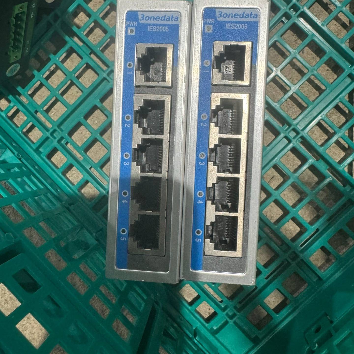 IES2005交换机 有2个，单议价 也可为维修！！