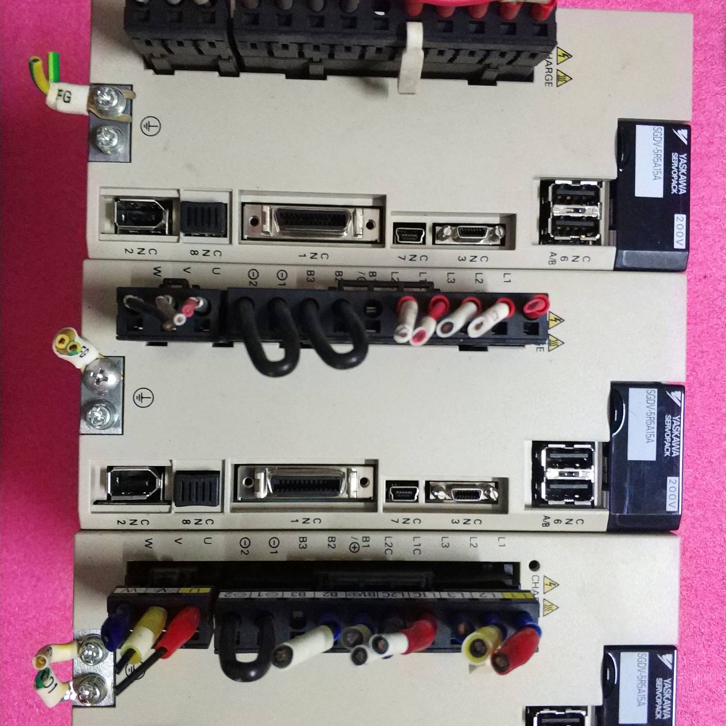 安川5系750W伺服驱动器SGD议价 也可为维修！！