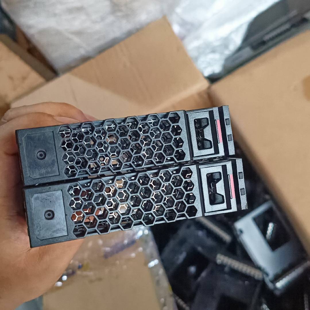 中兴中兴R5300 G4 硬盘托议价 也可为维修！！