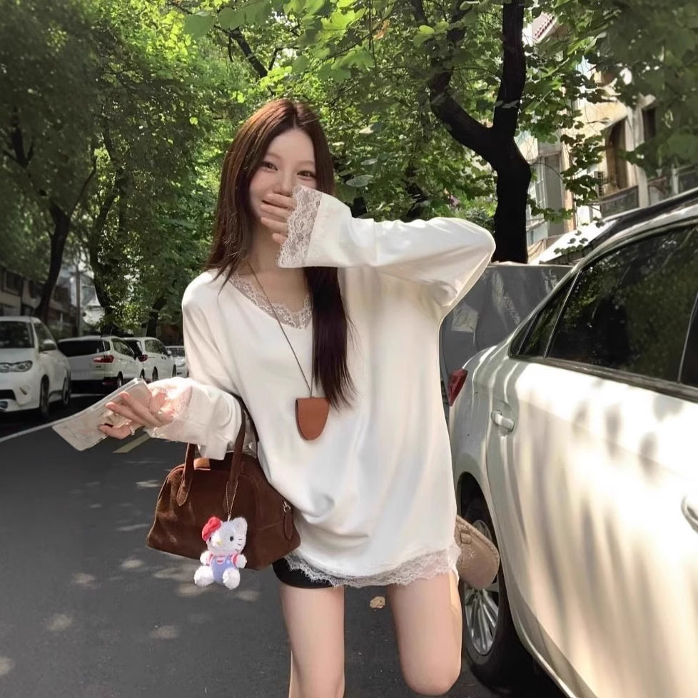【工厂现货】蕾丝拼接v领长袖T恤女秋季休闲宽松白色中长款上衣潮