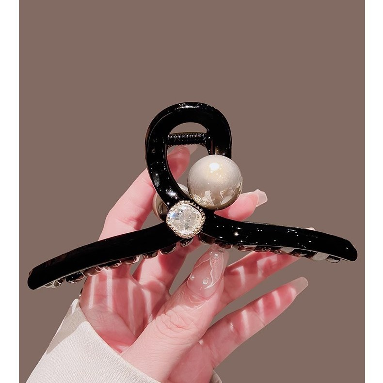 高级感时尚闪钻珍珠抓夹女2025夏季新款后脑勺大号盘发鲨鱼夹发夹