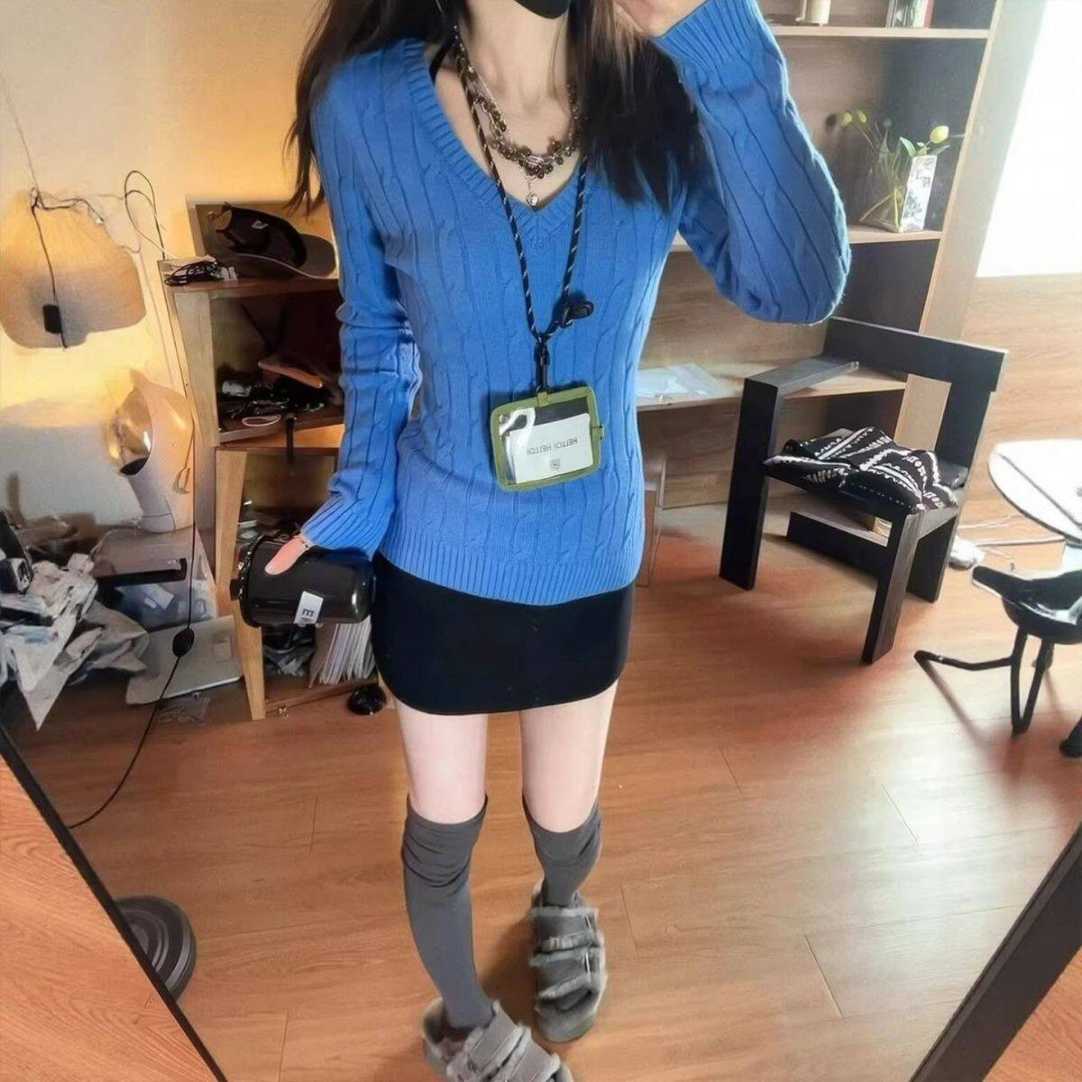 美式辣妹蓝色麻花V领毛衣女秋冬2026新款内搭针织打底衫修身上衣