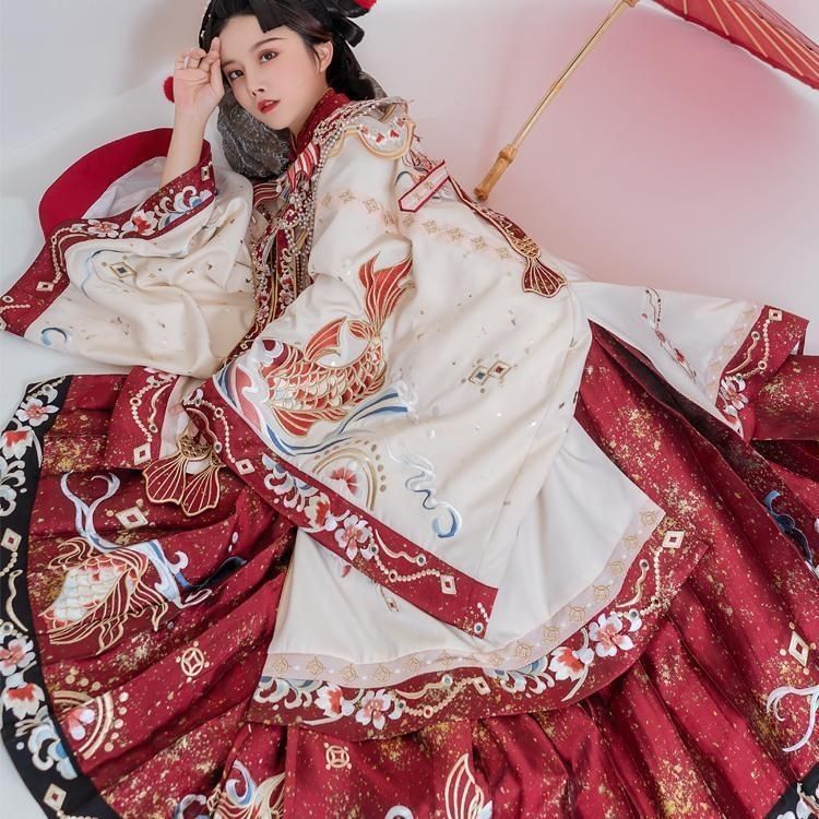 锦鲤少女明制原创重工拜年立领马面春秋汉服云肩新年刺绣中国套装