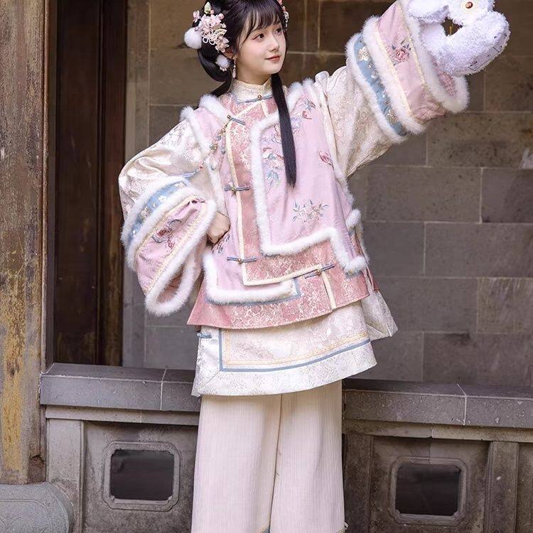 白桃恋暖汉服粉色倒大袖上衣刺绣马甲毛绒格格裤子秋冬加厚套装女