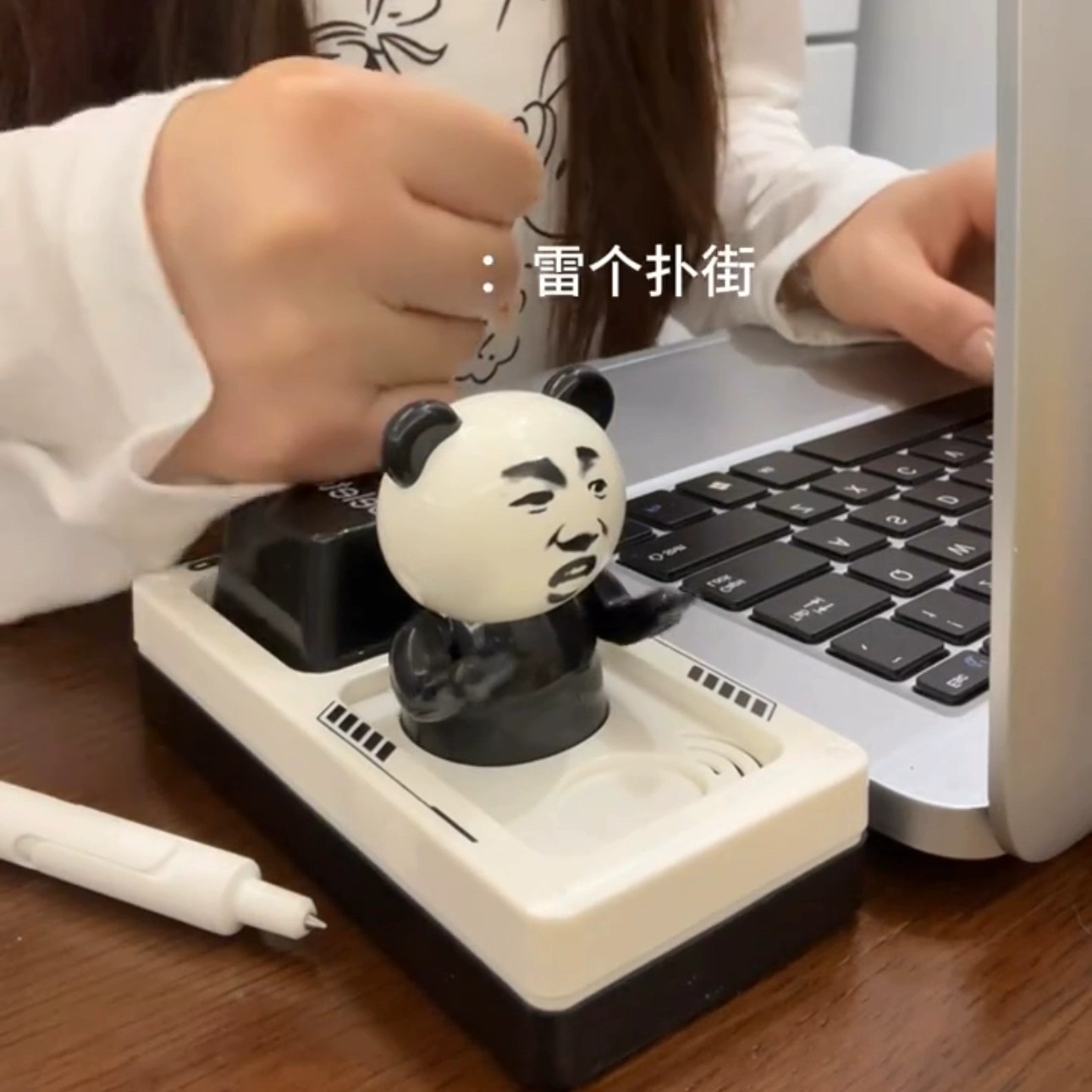 暴躁掀桌人发声摆件桌面