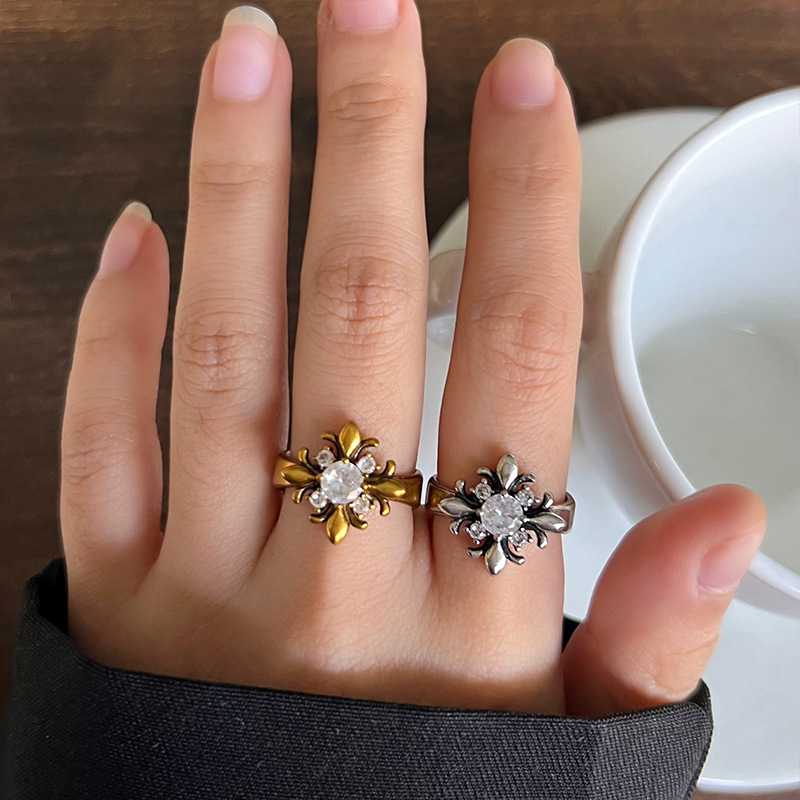 岚芷复古做旧锆石鸢尾花指环女