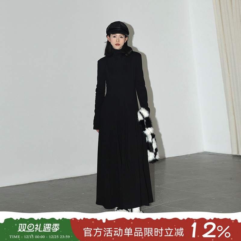 吴童童黑色抓绒高领长袖连衣裙