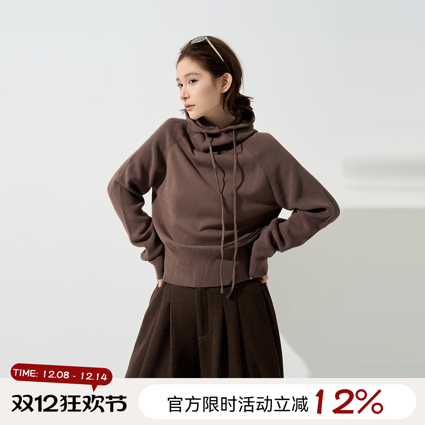 吴童童复古插肩连帽长袖毛衣