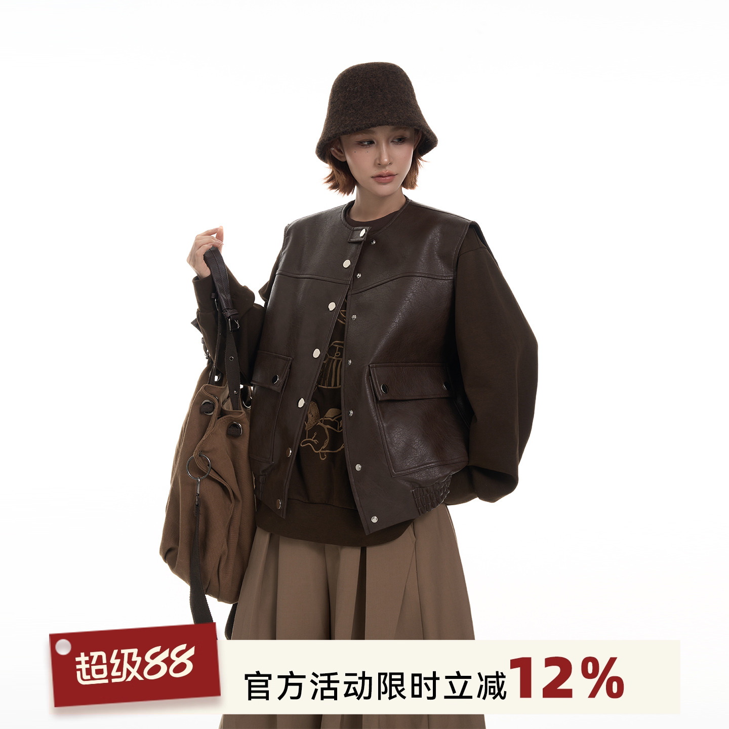 吴童童圆领无袖坎肩皮衣马甲