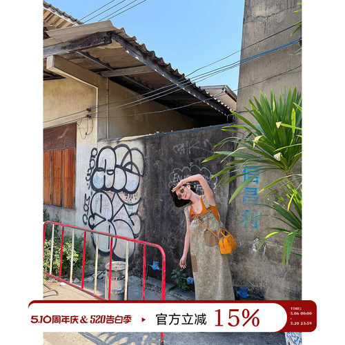 吴童童灰绿色直筒牛仔背带连衣裙