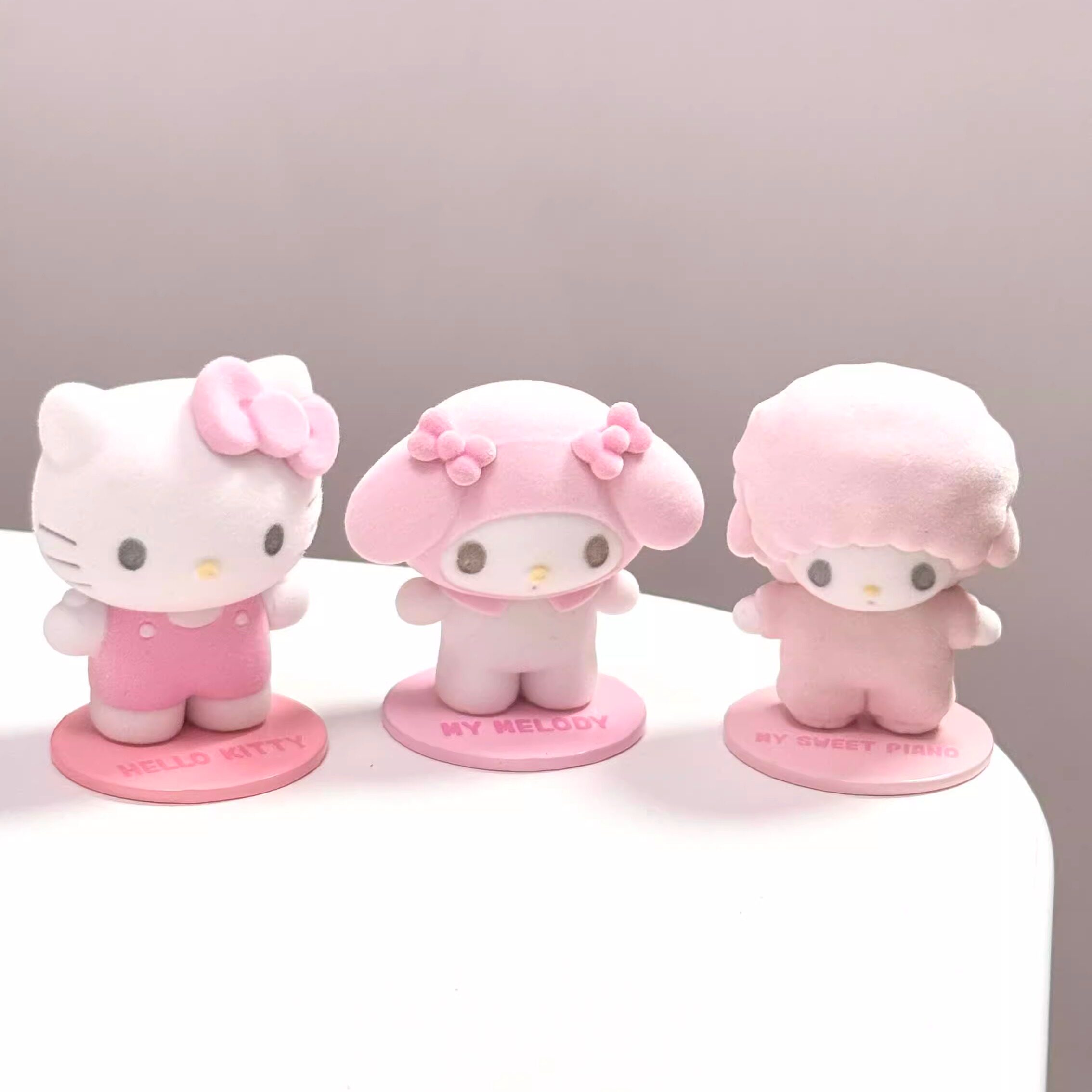 hellokitty桌面摆件植绒磁吸手办装饰公仔玩偶娃娃家族玩具