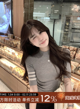 愉悦愉悦灰色短袖针织T恤女夏季气质修身显瘦收腰圆领设计感上衣