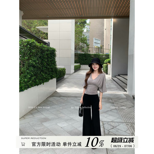 浅灰色V领薄款半袖T恤女夏季