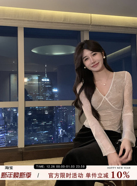 愉悦愉悦 蕾丝长袖雪纺t恤女早秋纯欲设计感气质修身内搭打底上衣