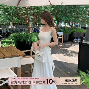 愉悅愉悅白色方領吊帶連衣裙女夏季 小眾設計氣質收腰溫柔長裙 法式
