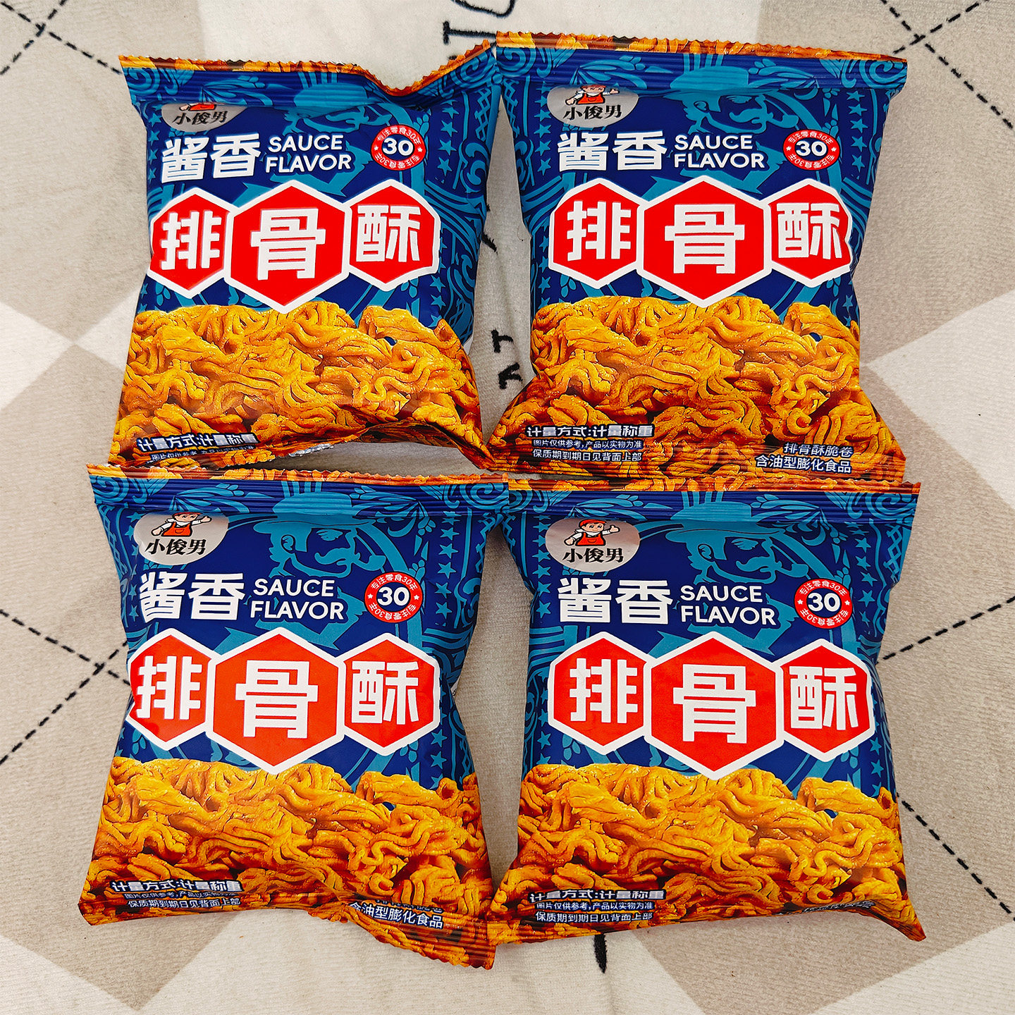 小俊男酱香排骨酥怀旧零食分享