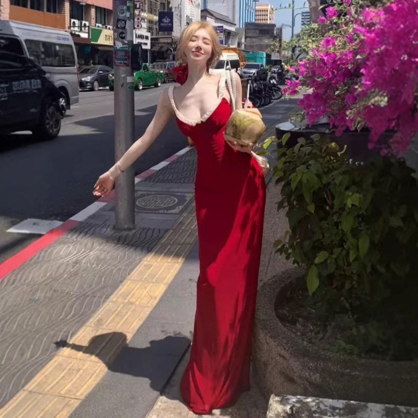 度假风红色V领拼接吊带裙