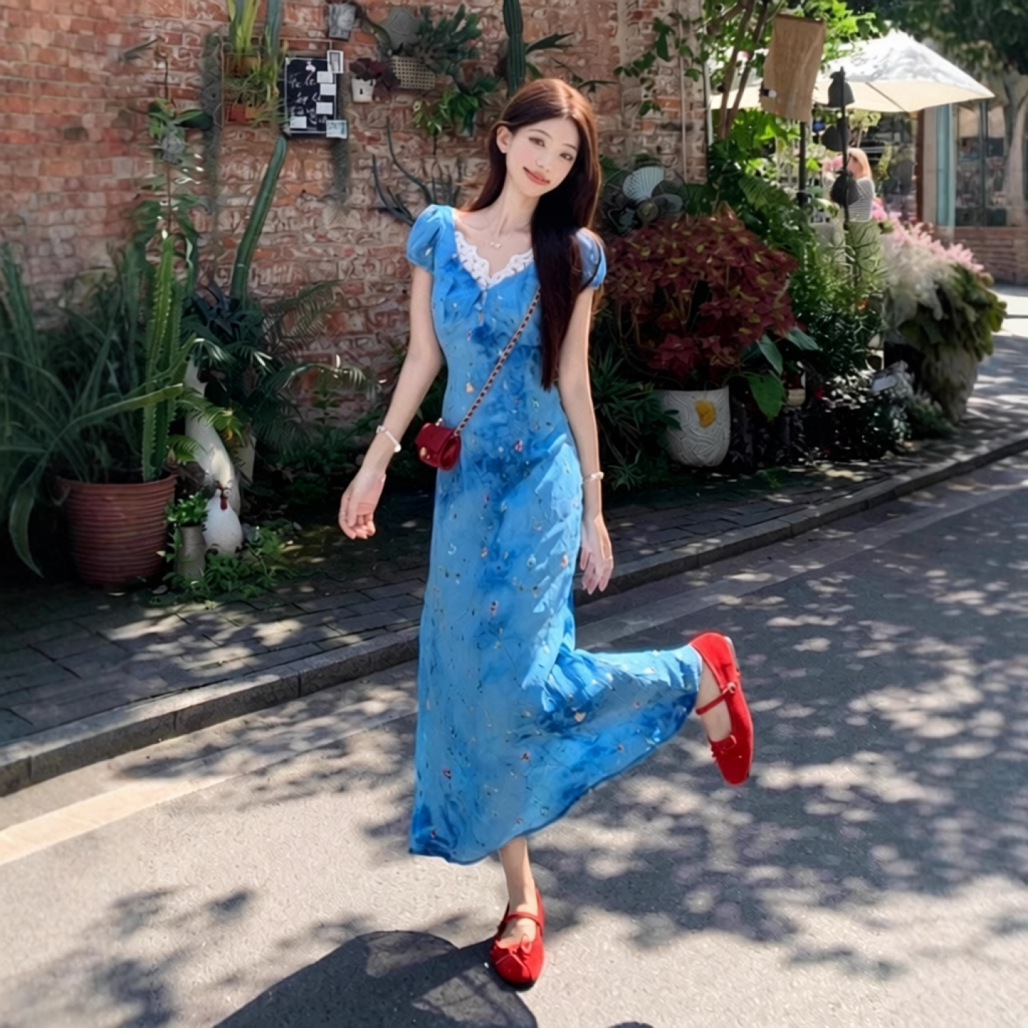 蓝色碎花掐腰显瘦度假长裙