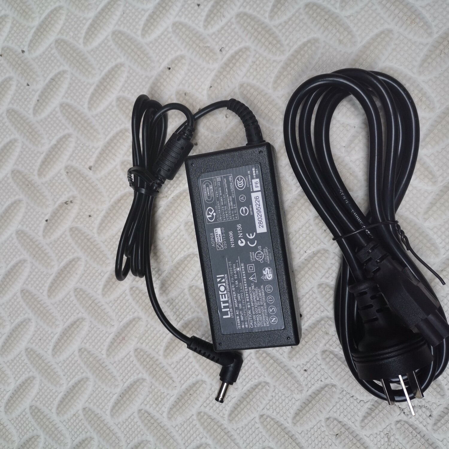 适用东芝笔记本电源适配器L600 L700电脑充电器电源19v3.95A 75W