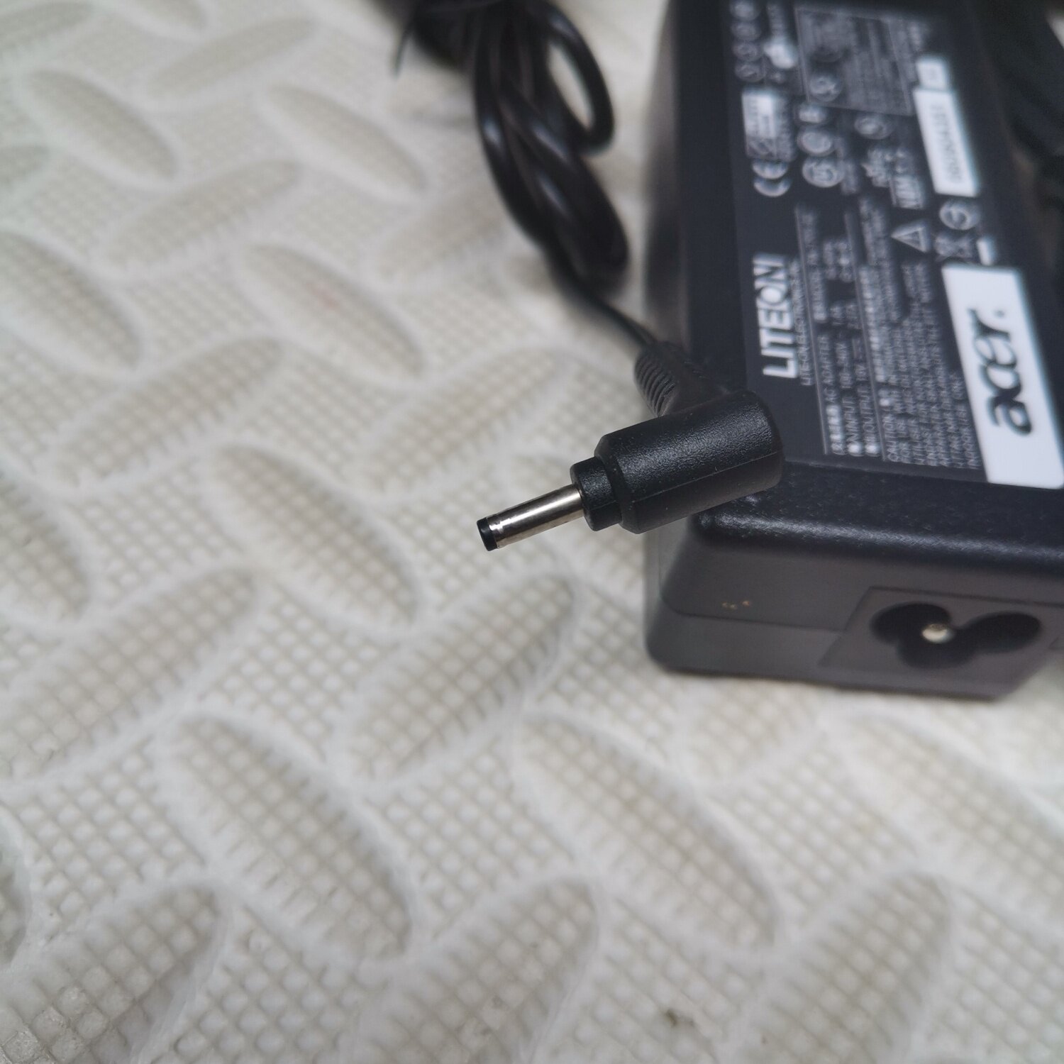 ADP-45HE B电源适配器Acer宏碁19V2.37A小口笔记本充电线包邮