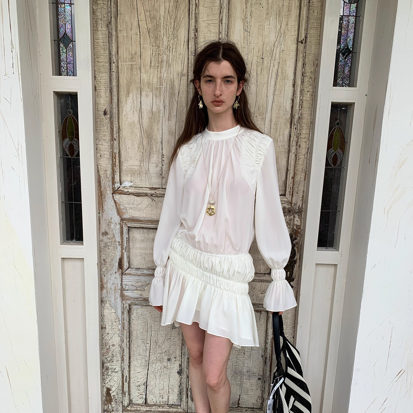 Spoii 米白色褶皱复古收腰法式宫廷长袖不规则下摆设计连衣裙