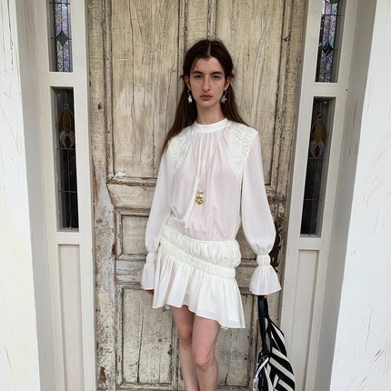 Spoii 米白色褶皱复古收腰法式宫廷长袖不规则下摆设计连衣裙