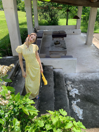 Spoii Unosa原创设计黄色小兔高级垂坠感中式印花立裁缎面连衣裙