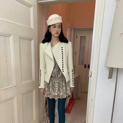 Spoii 米白色羊毛混纺不规则门襟多排扣收腰拼接毛毛领短款外套