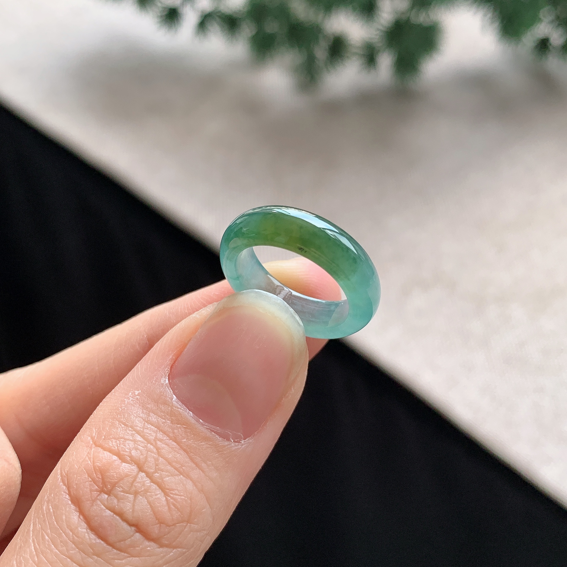 老坑4号小圈口飘绿蓝水翡翠戒指