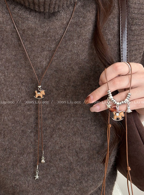 冬天配毛衣项链木质小马女生2026