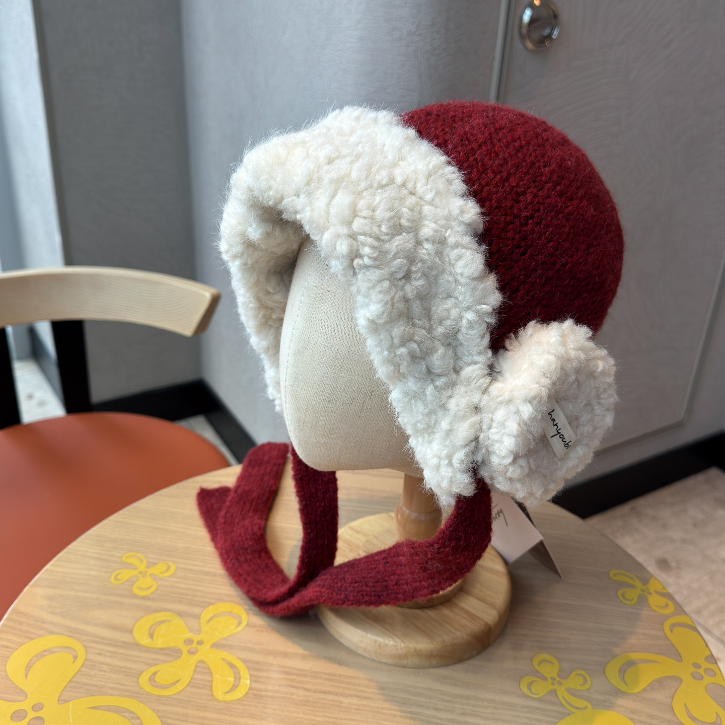 酒红色护耳系带加厚保暖毛线帽女