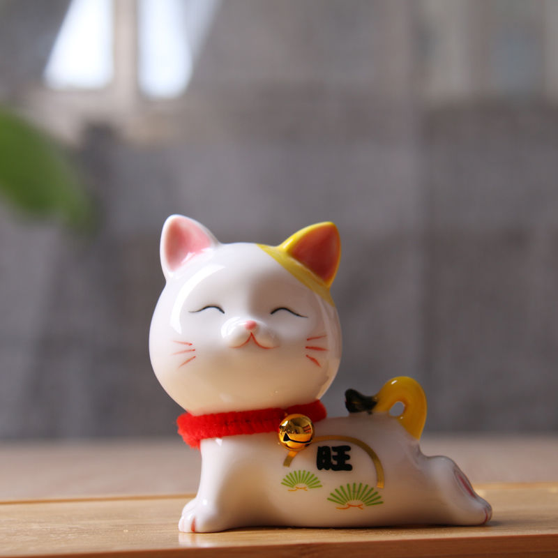 小号招财猫摆件创意书桌装饰品可爱小号办公室礼品迷你汽车摆件