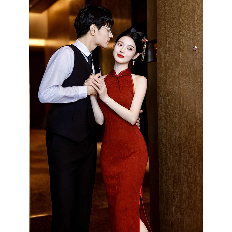 红色挂脖结婚旗袍敬酒服2025新款新娘当天便装新中式夏季礼服订婚