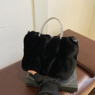 2024新款潮毛毛包女小众链条斜挎包秋冬百搭高级感单肩手提毛绒包