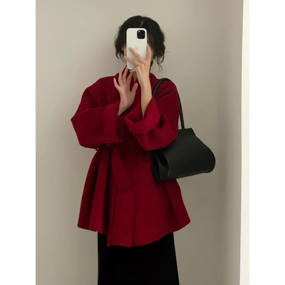 红色双面呢大衣女2025秋冬新款时尚赫本风短款斗篷系带毛呢外套潮