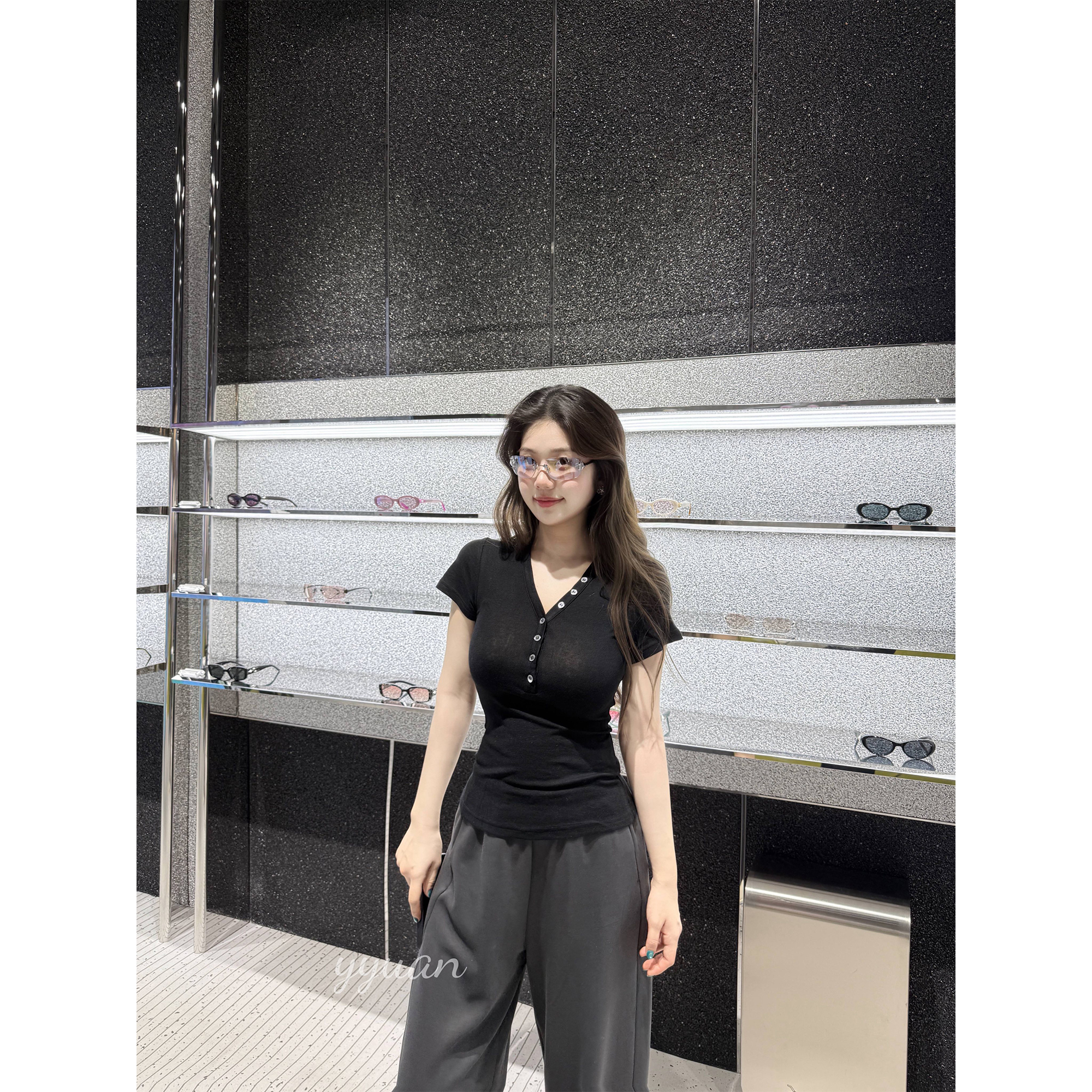 纯色简约百搭修身显瘦纽扣短袖